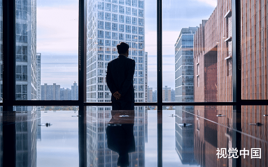 不想和霸总演伤痛文学了，我离开后，他才明白他爱我