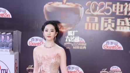 37岁刘亦菲凭啥美足二十年？不整容不减肥，网友：自然美才是真仙女