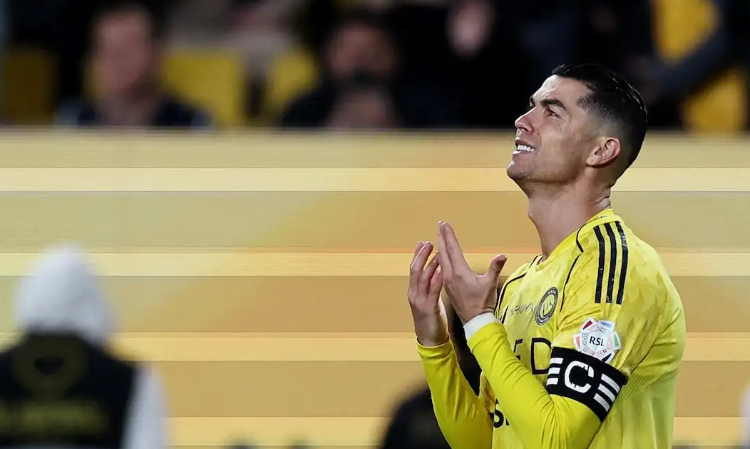 北京时间1月27日凌晨一点三十分，沙特联赛第18轮上演了一场焦点大战，利雅得胜利