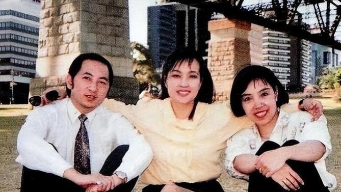 刘晓庆官司缠身珠宝被盗 孤身看墓地展强大内心