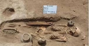 2000年，日本发现了24具3500年前的人骨，而日本艺人天海佑希的DNA，竟然