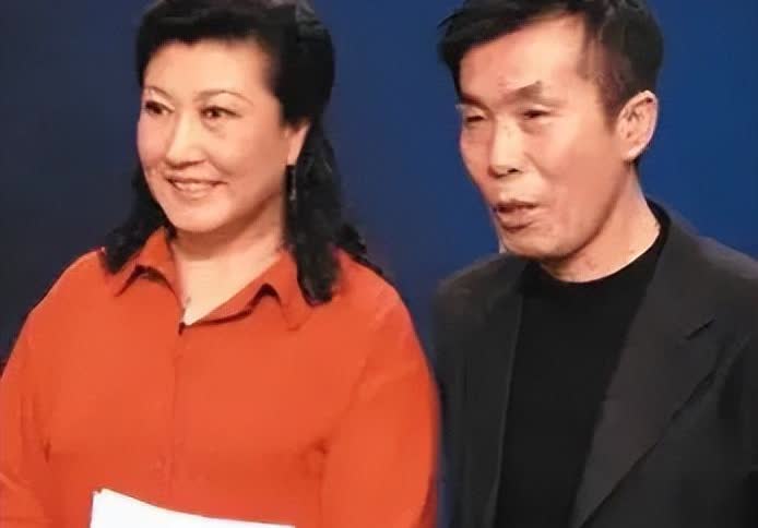1997年，何庆魁妻子张艳茹哭着对“第三者”高秀敏说：“秀敏，老何已经跟你这么多
