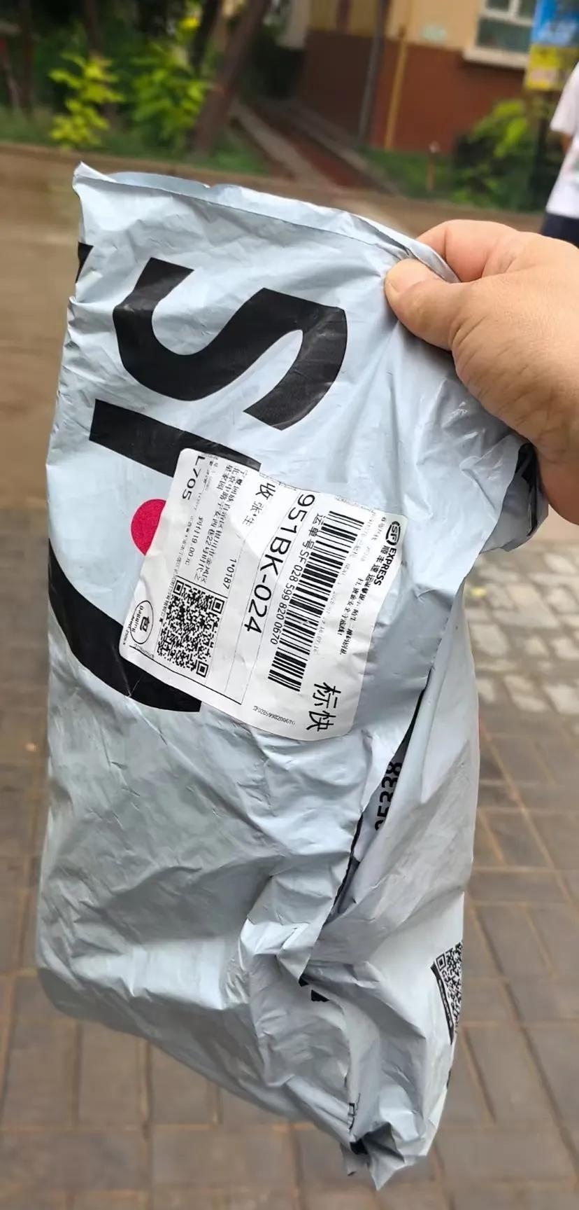 生活小故事，
处世大学问~
13天后我收到了酒店寄来自己遗失的白衬衣。
7月18