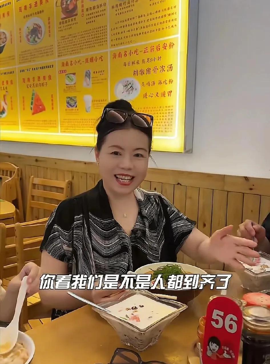 #分享城市新鲜事#
今天刷到许妈的视频了， 一瞬间心情特别开朗，有段时间许妈姚爸