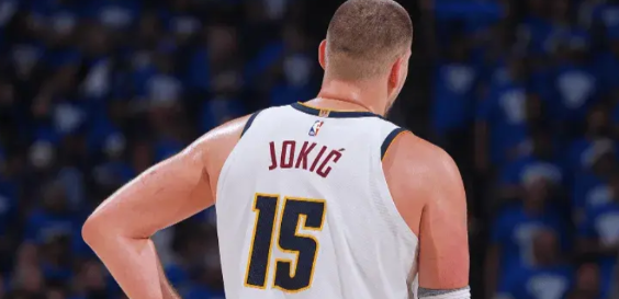 约基奇：我们一直这么轮换，不能指望只打了20场的球员爆种
在 NBA 季后赛的激