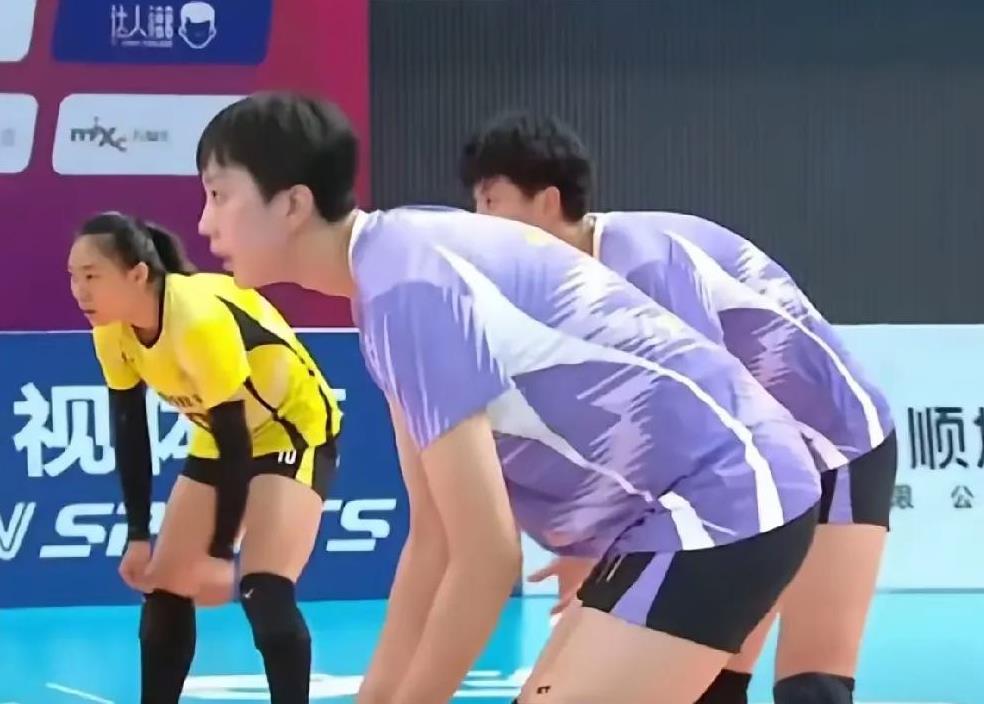 山东女排气势如虹，一路过关斩将，不仅3：0将卫冕冠军天津女排斩落马下，而且3：0