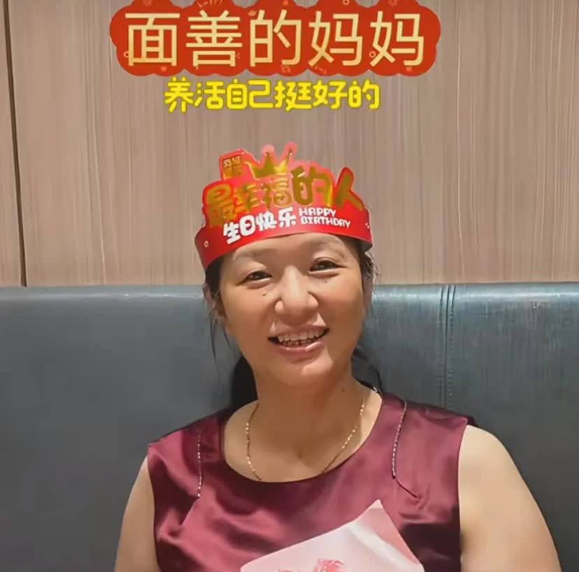 大家不要可怜谢浩男妈妈了，
我们永远不要小看她，
仅仅这一点，她就不简单，那