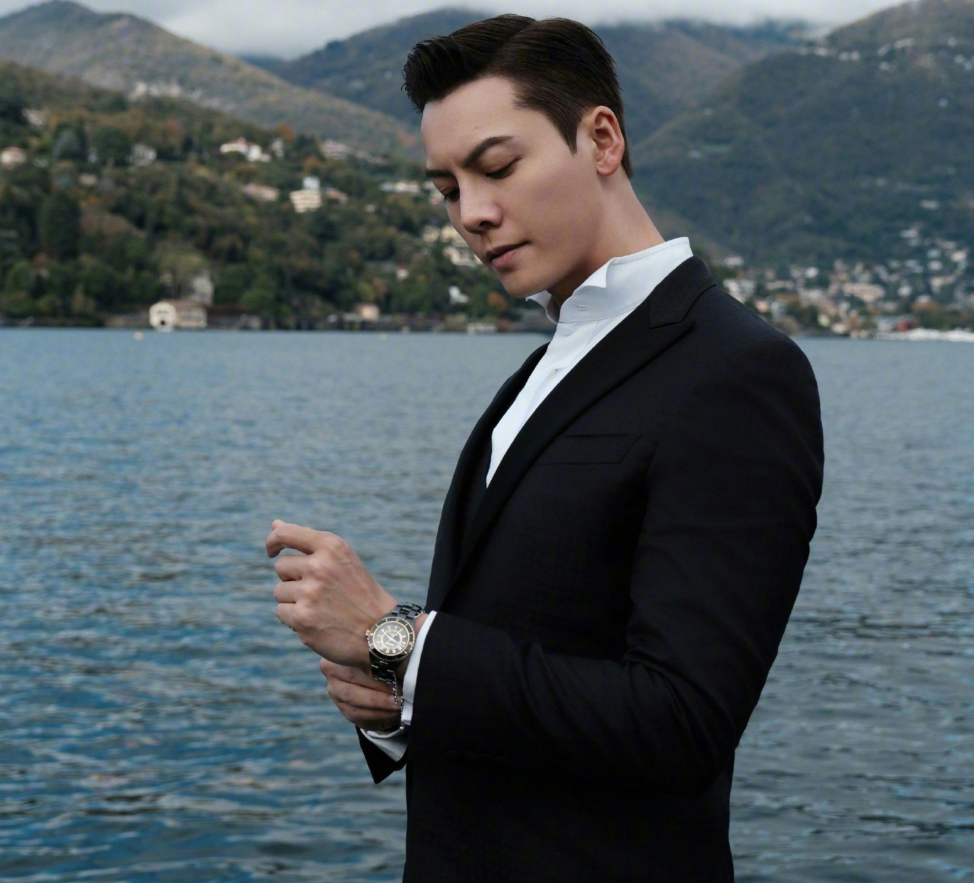 陈伟霆今年靠《许我耀眼》翻红，却坦言最怕演“霸总”这类风险超高的角色！自曝努力转