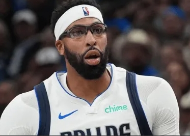 路-威廉姆斯在一档节目中谈到了安东尼-戴维斯。
路威说道：“当他能够出场时，（安