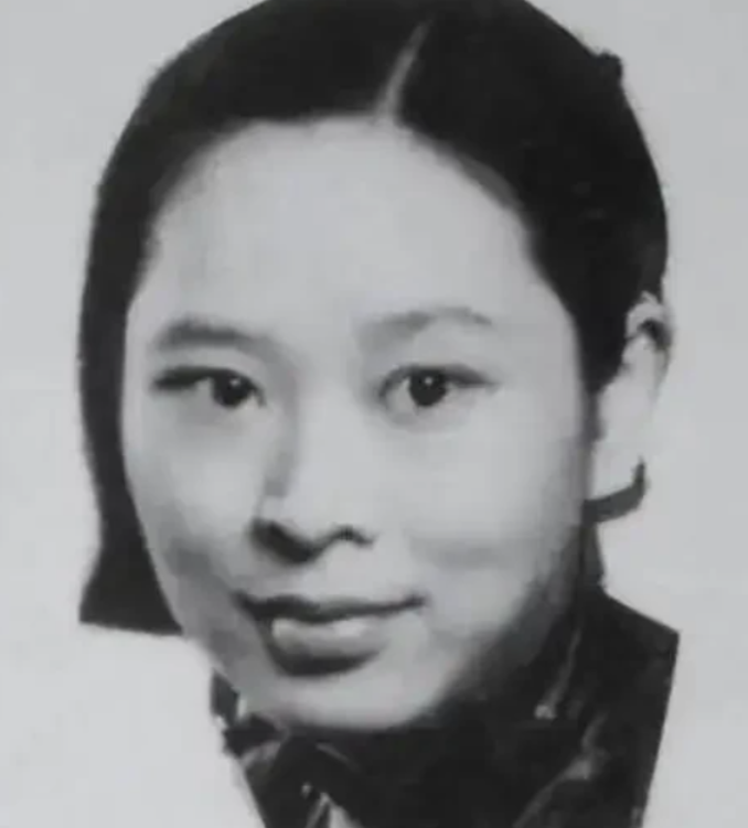 1941年，与丈夫结婚13年的曾宪植终于接到上级的命令，可以去延安看望自己的丈夫
