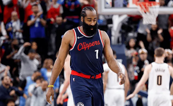 哈登全场11投5中，得到15分4篮板11助攻2抢断2封盖

今天NBA季后赛快船