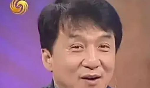 成龙慈善晚会拍卖筹款











成龙大哥在慈善晚会上呼吁大家捐款，结
