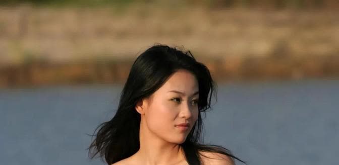 说到汤芳，这位人体艺术界的模特，总有人纠结她的作品到底该归到艺术范畴，还是直接打