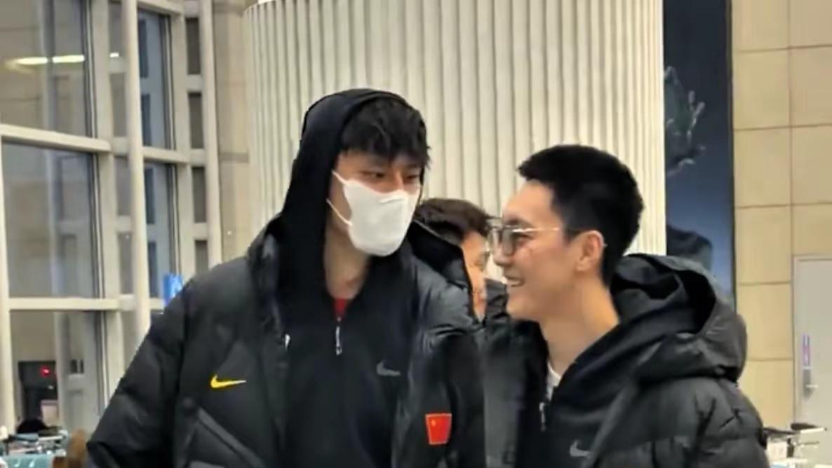 中国男篮5人离队，赵睿火线驰援