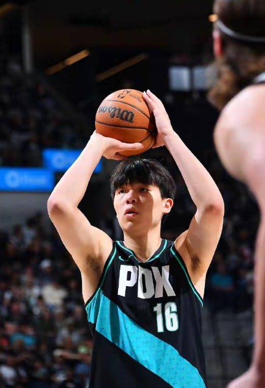 给咱狠狠地罚，杨瀚森在NBA16罚15中 命中率比在CBA高了一半！
开拓者今日