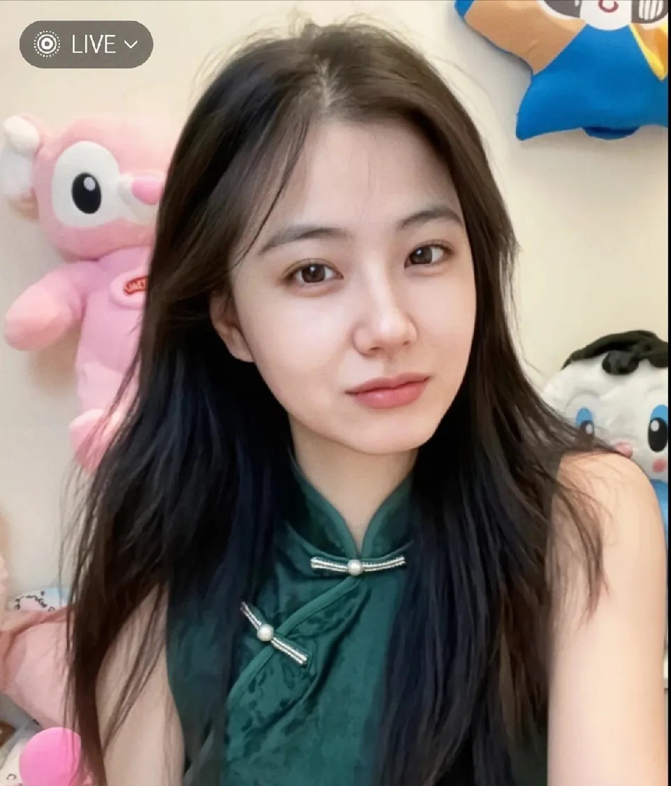 现实中是不是这样的，
漂亮的女人没人追，
而长相一般的女人很抢手，
是因为那些男