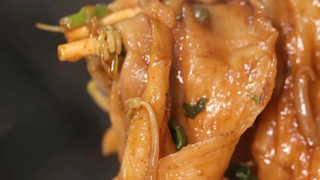 门头小环境也一般，这家面馆到底凭啥火了三十多年