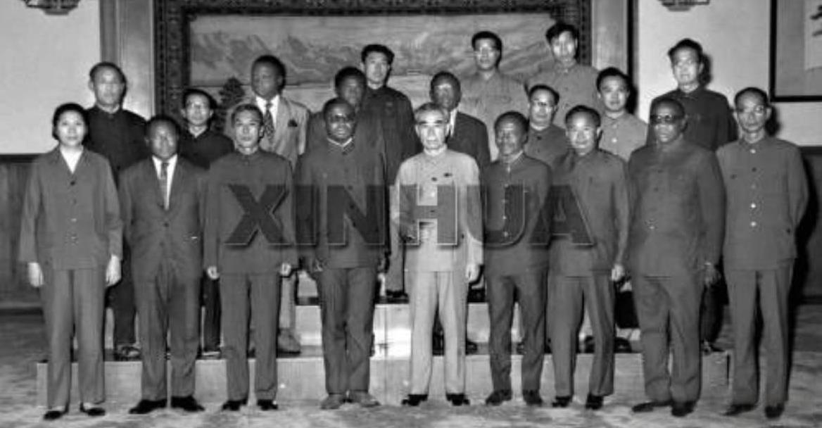 1972年9月14日，晚七时十五分，周恩来总理在人民大会堂新疆厅会见以工业部长阿