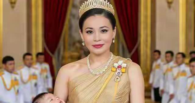 泰王为什么喜欢苏提达王后，而她的儿子却不让回王室。
泰王看似对西拉米挺绝情的，