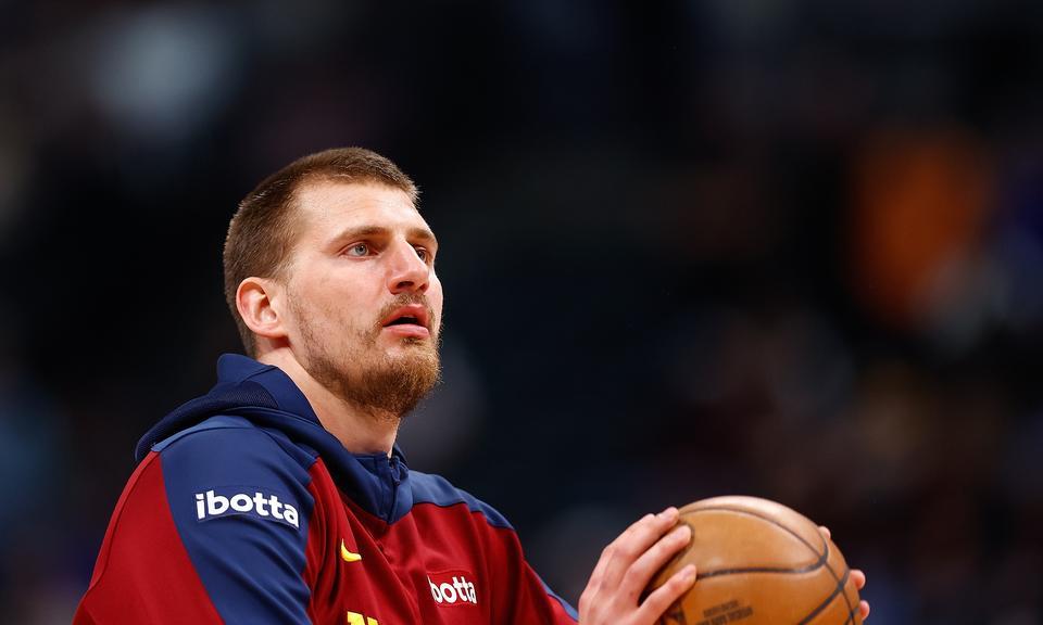 NBA历史首人！
掘金拿下了灰熊，本场比赛，约基奇拿下了26分16篮板12助攻2