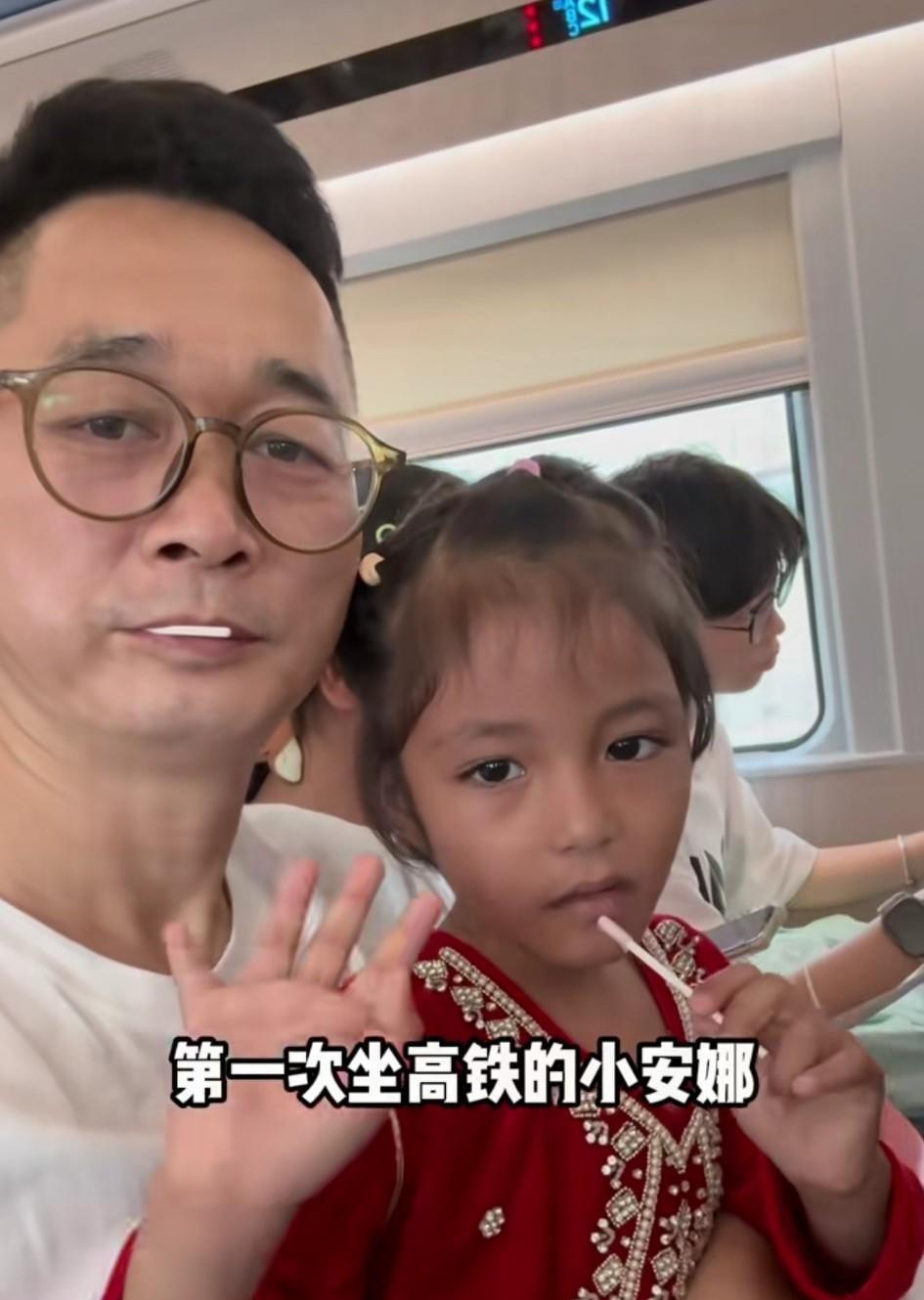 皮衣哥、李超群他们带着安娜，坐动车已经从广州出发前往李超群得老家，预计今天下午就
