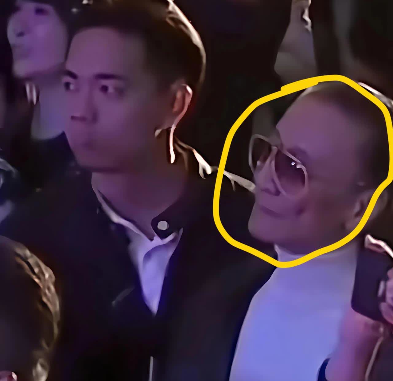 谢霆锋演唱会王菲来，我不意外
演唱会的门票卖到17万，我也不意外
可是我万万