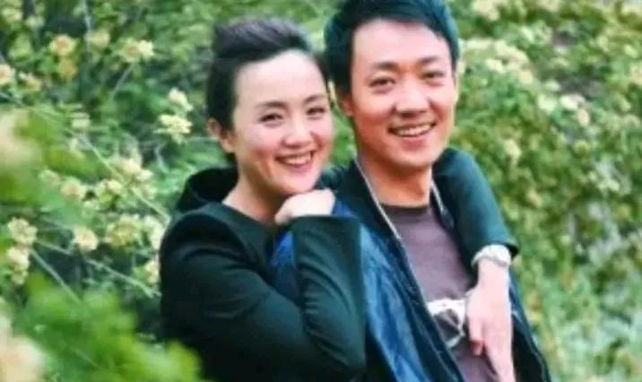 天妒红颜，辛柏青妻子朱媛媛离世！
5月21日，辛柏青发布妻子朱媛媛去世讣告：
“