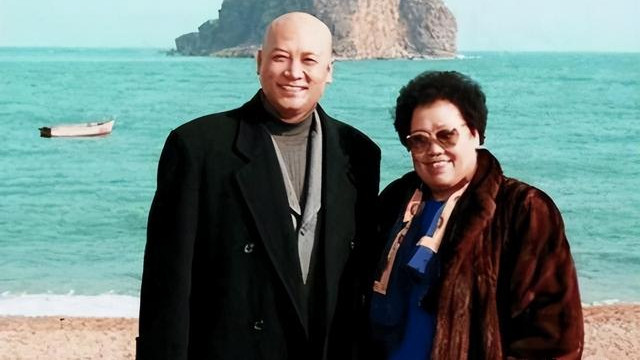 视频当中，唐僧扮演者迟重瑞身穿西装，向网友介绍着北京的房子