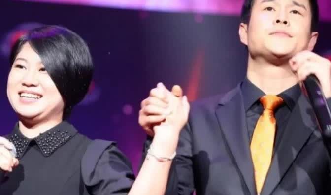 小沈阳刚出名时，那次商演结束有个富婆给他一张卡，卡里面有100w！小沈阳也明白是
