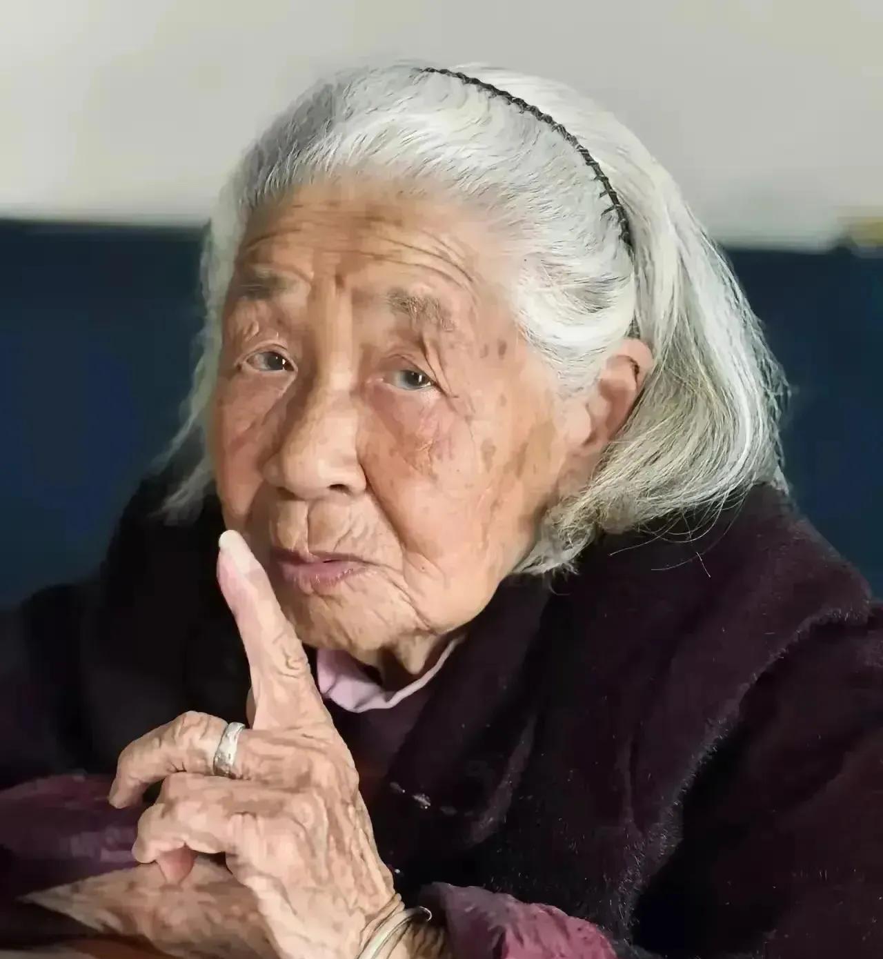 无法解释的玄学，宁可信其有
第1、生病，不要告诉亲戚朋友。
第2、梦到已故之人，