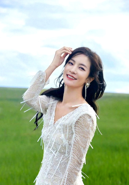 近日，李晟在接受媒体采访时回应了《新还珠》、《花非花》时期的演技，并表示短剧《还