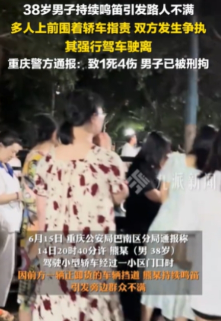 重庆，一男子开车路过小区门口，一辆货车正在卸货，挡住他的道，天气炎热，他很烦躁，