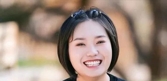 李雪琴与男友王一通街头挽手拥抱
        即日晚，李雪琴与男友王一通在北京