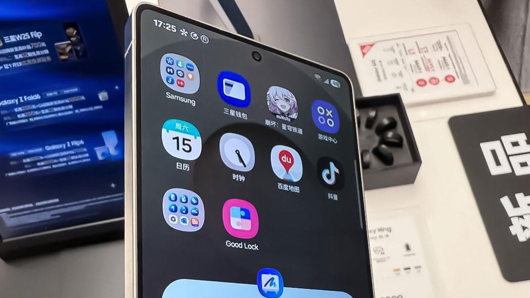 曲面屏祖师爷叛变！三星S25 Ultra直屏杀回：那些年被带偏的国产旗舰还好吗？