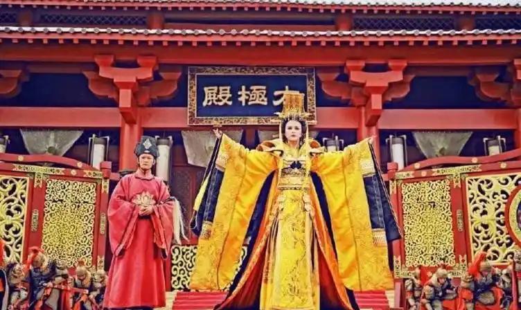 在武则天提出的建言十二事中，第六事即为“广言路”，与之相关联的是第七事“杜谗口”