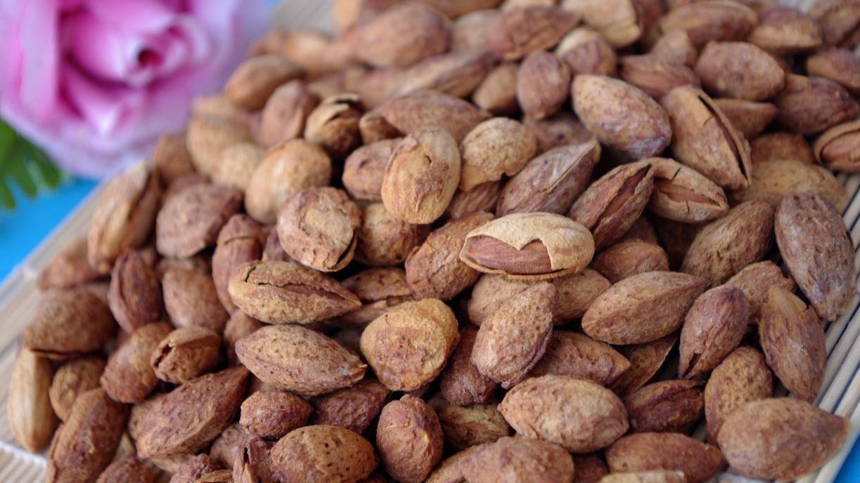 新疆，哪些干果值得带？当地人推荐这10种，好吃不贵，外地不多见