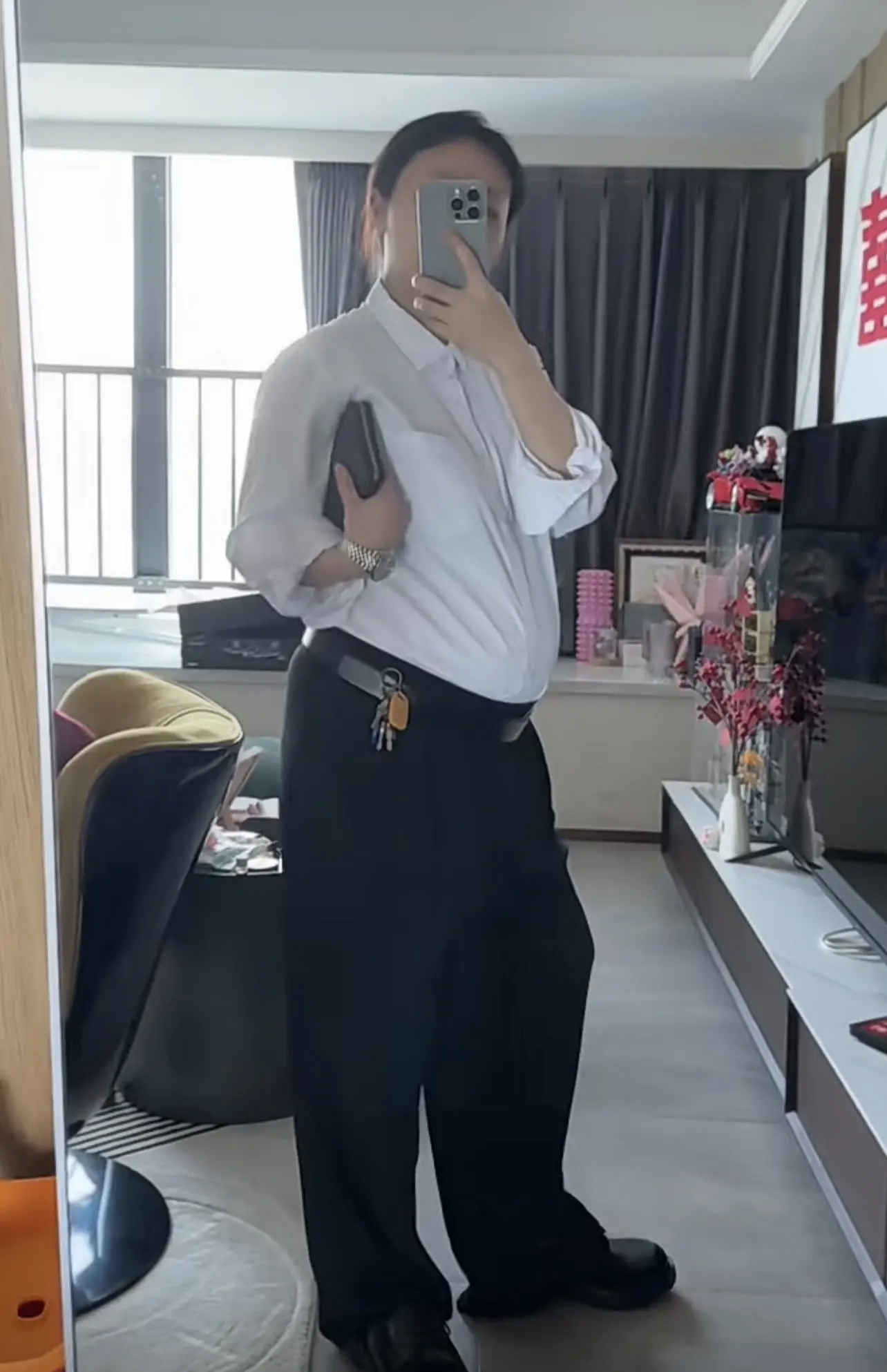 怀孕穿老公衣服！看看体制内什么感觉