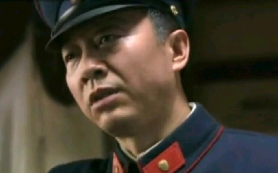 袁农为什么不娶徐东秀？
从人品和性格上看，袁农和徐东秀更为合拍。例如，两个人都比