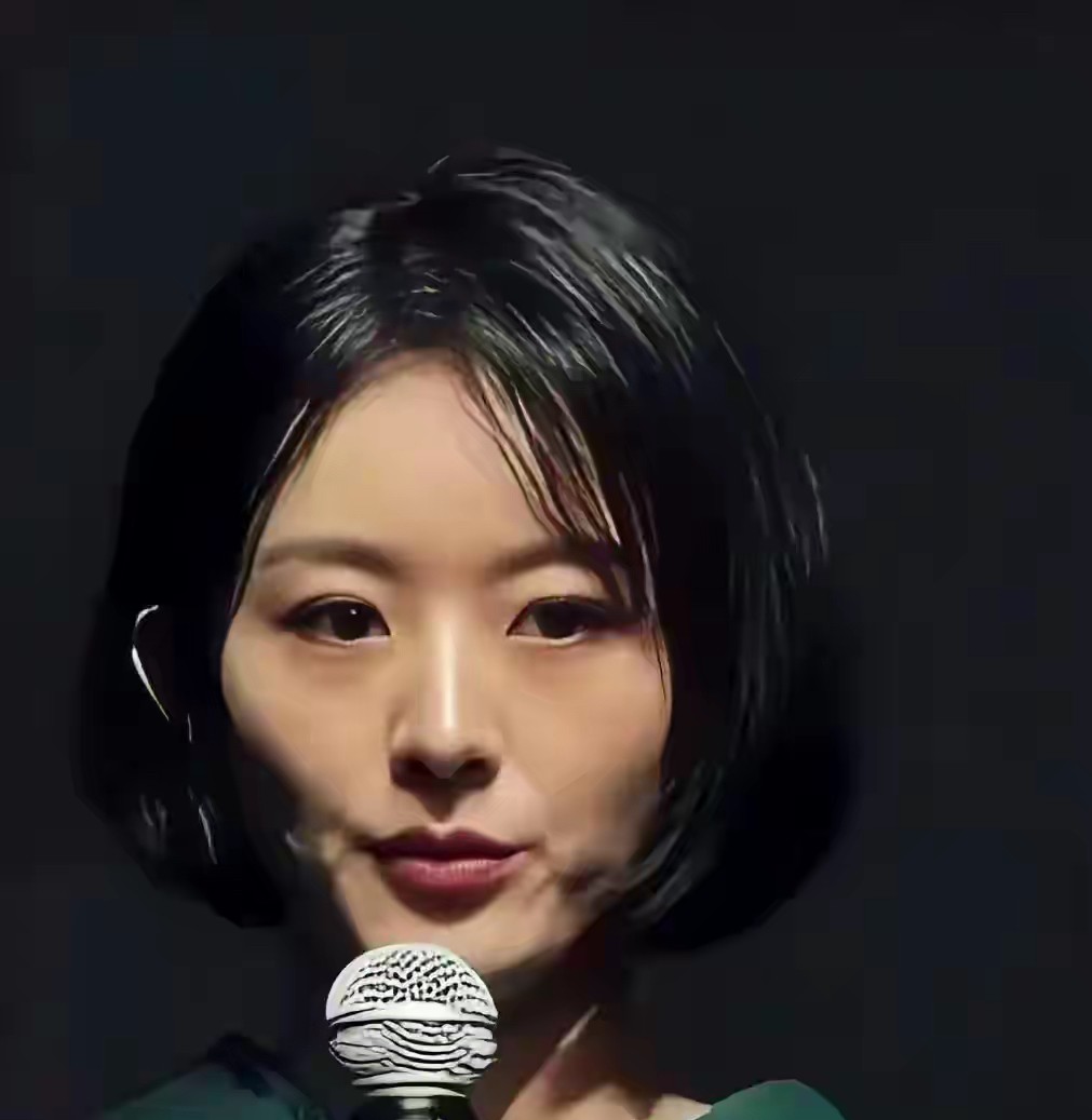 现实的赵丽颖根本没有网上那么年轻。

滤镜和精修真是强大，把赵丽颖包装得青春永