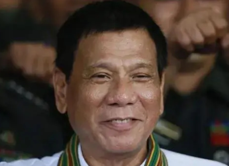 犟驴脾气的老杜在机场被拘留了，明智山有虎，偏向虎山行。国际刑事法院对杜特尔特发出