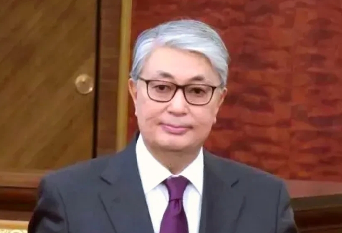 哈萨克斯坦又换国防部长了，换的理由很简单，因为亲俄。
哈萨克斯坦总统托卡耶夫近几