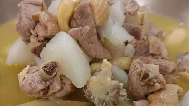 冬日暖心美味：家常萝卜炖鸭块的秘制做法