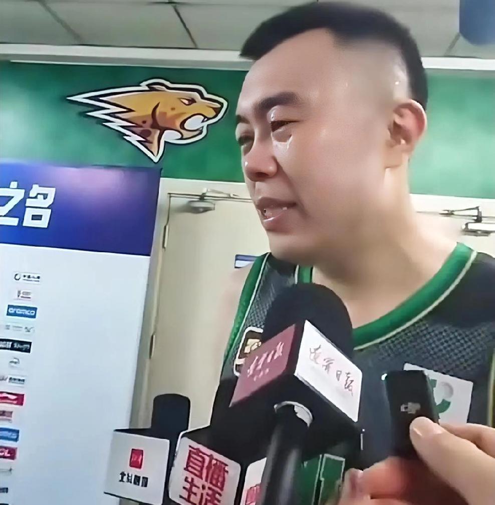 韩德君退役了，辽宁找到他的接班人了吗？对杨鸣的考验来了。
答案是显然的，辽宁并没