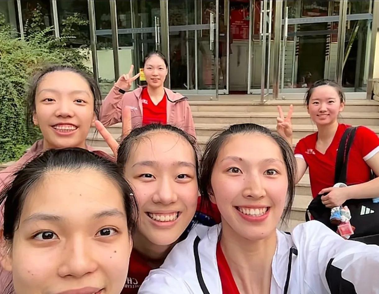 中国女排“青春风暴”来袭，施海荣给赵勇打了样板。



三年前，江苏女排在排超联