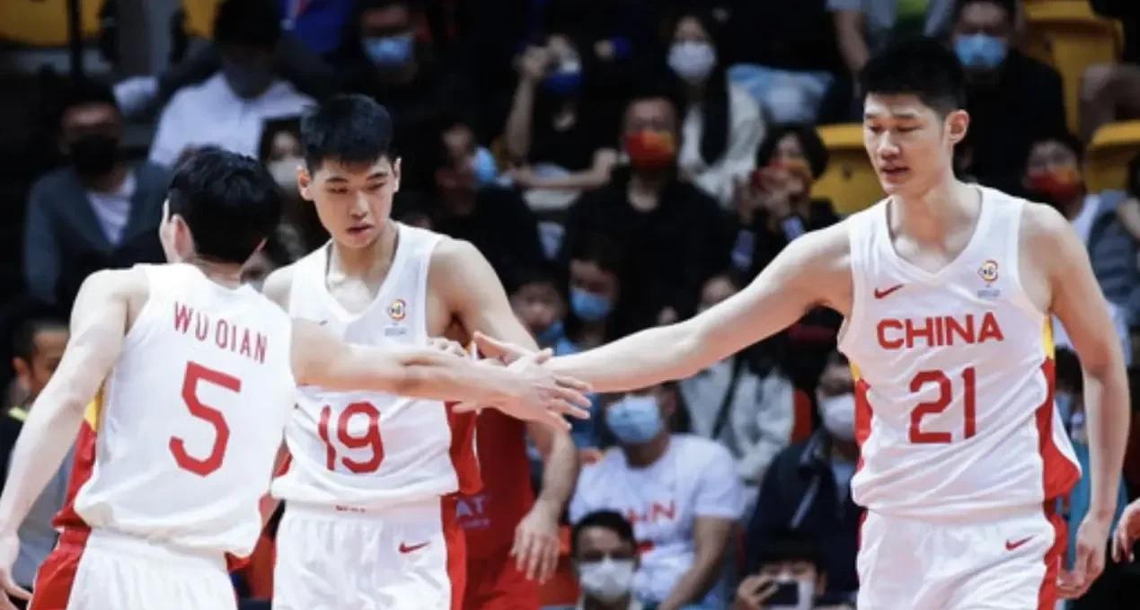 勤能补拙、这才是表率！
你可以说胡金秋没那么完美！毕竟受限于身高体重，他的防守能