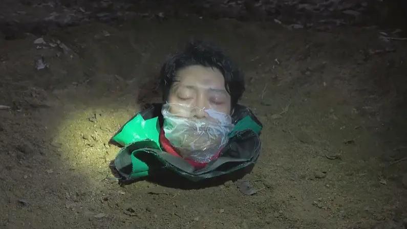 韩国猛片！孙艺珍、李秉宪新片真敢拍：把三个竞争者埋在自家花园