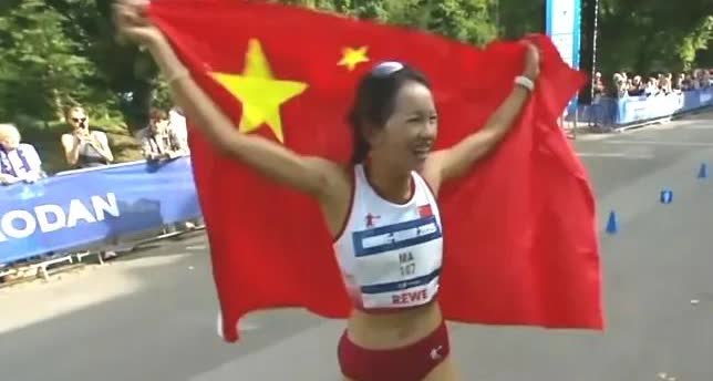世界大运会：马秀针勇夺冠军！
在世界大运会田径比赛第五日的半程马拉松赛事里，中
