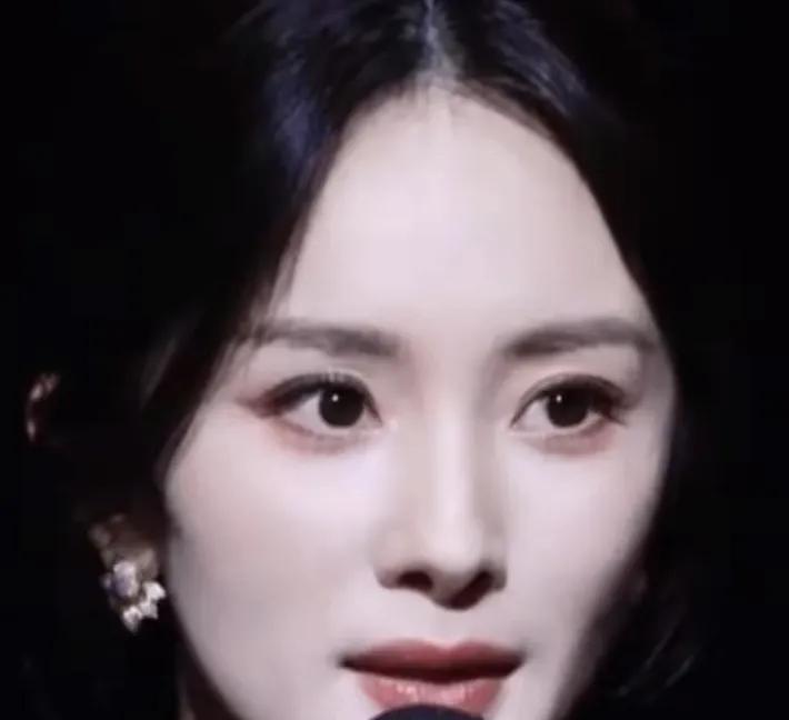 本以为接演《酱园弄》，杨幂做足准备，对角色方方面面都了如指掌。结果首映礼她爆料，