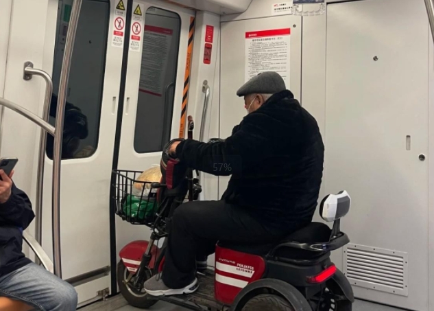 其实我想问老爷子是怎么进来的