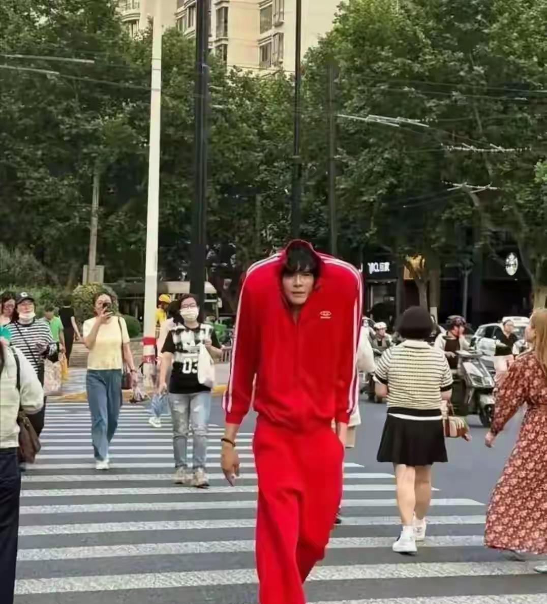 什么时候全国范围内都形成一个默契，就是在公众场合对这些所谓的艺术明星啊，不闻不问